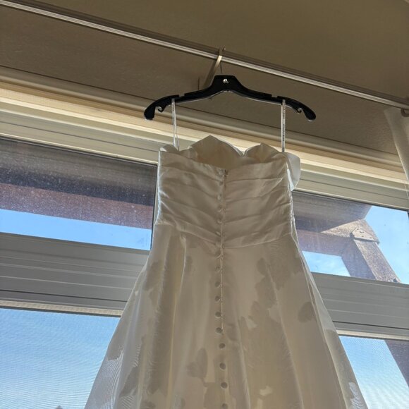 Essence Of Australia Wedding Dress - D3971 - Picture 3 of 11